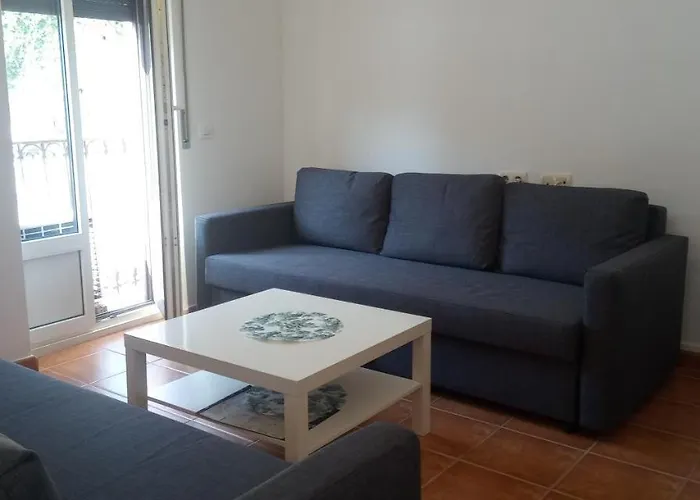 Apartamento Puerta De Bisagra- Con 2 *