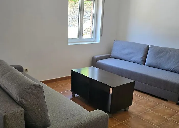 Apartamentos,puerta De Bisagra-parking Gratis *