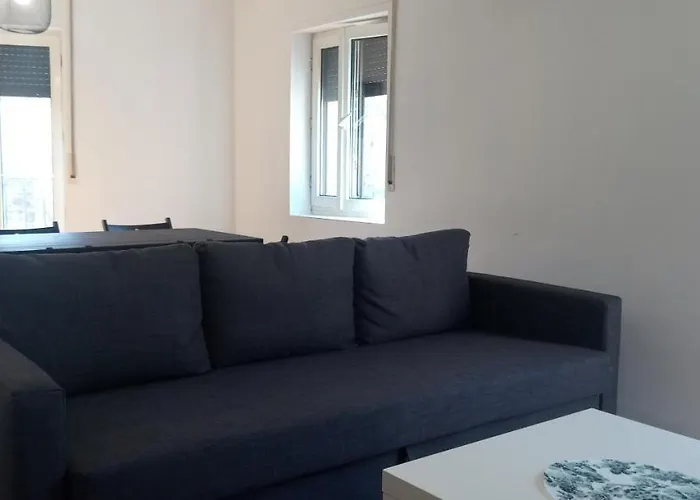 Apartamentos,puerta De Bisagra-parking Gratis *